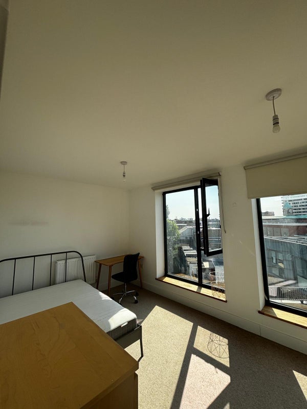 Room Colvestone Crescent in Greater London