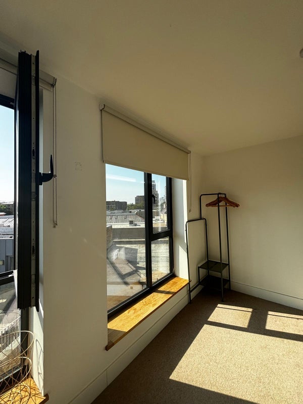 Room Colvestone Crescent in Greater London