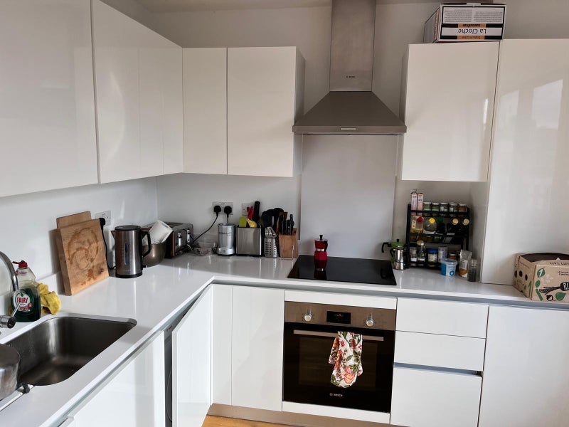 Room Colvestone Crescent in Greater London