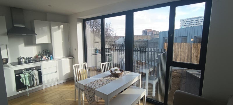 Room Colvestone Crescent in Greater London