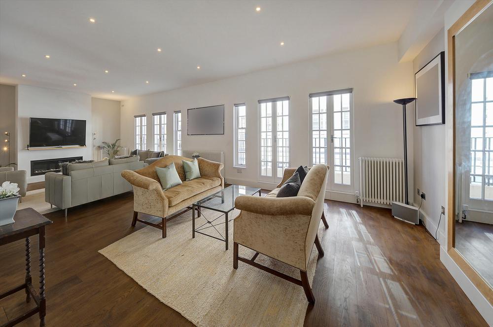 House Eaton Square in City of Westminster