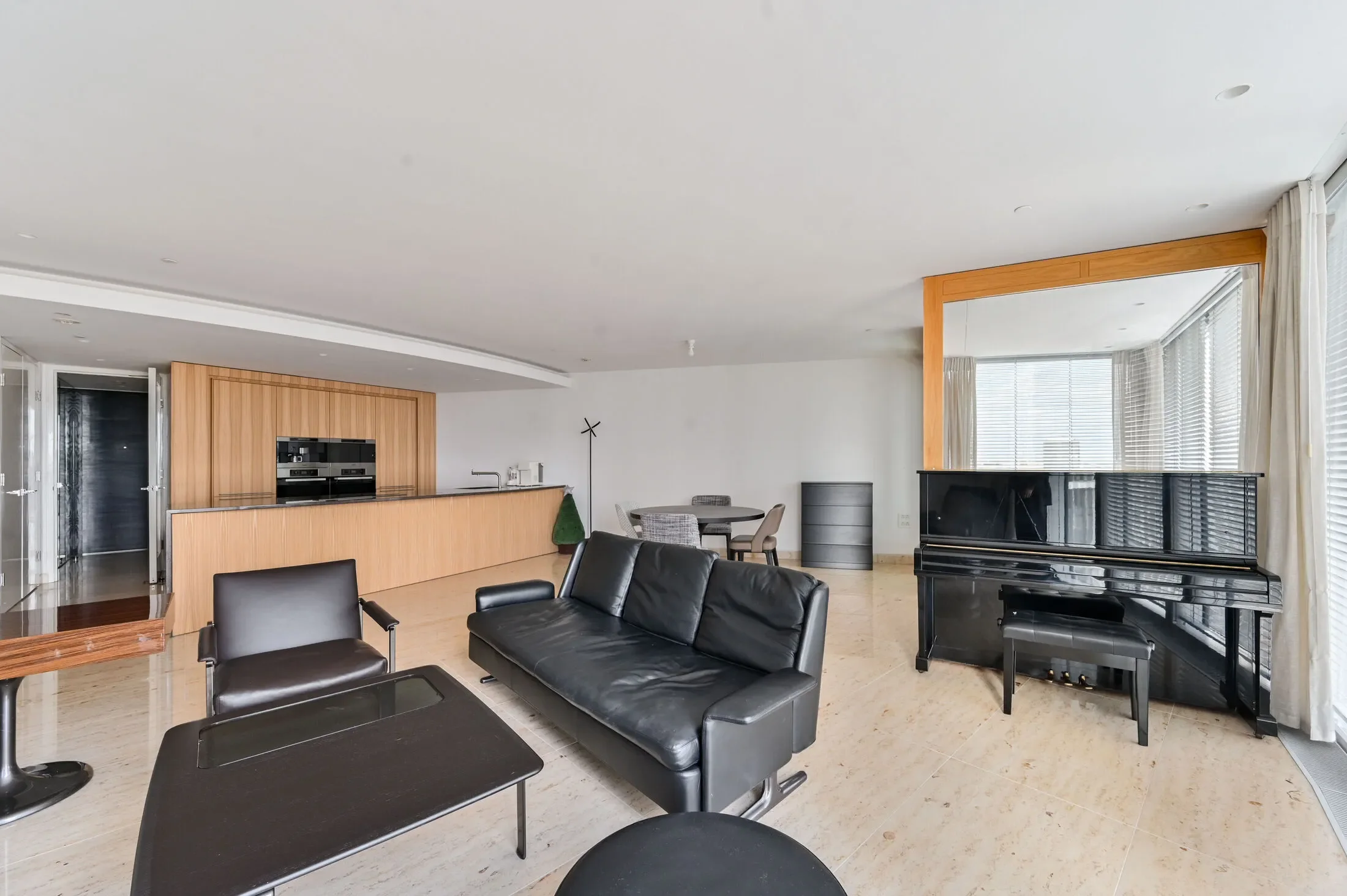 Flat Nine Elms Lane in Greater London