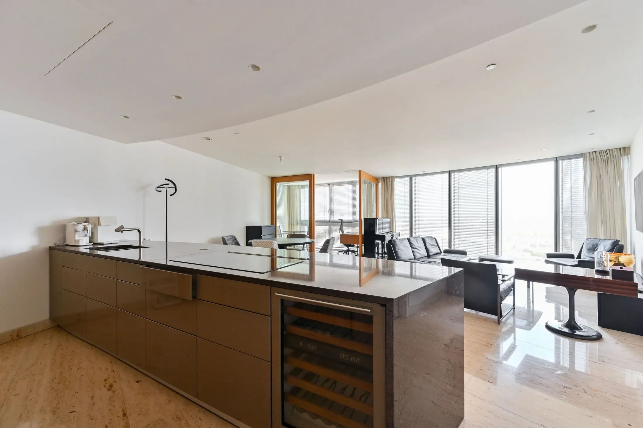 Flat Nine Elms Lane in Greater London