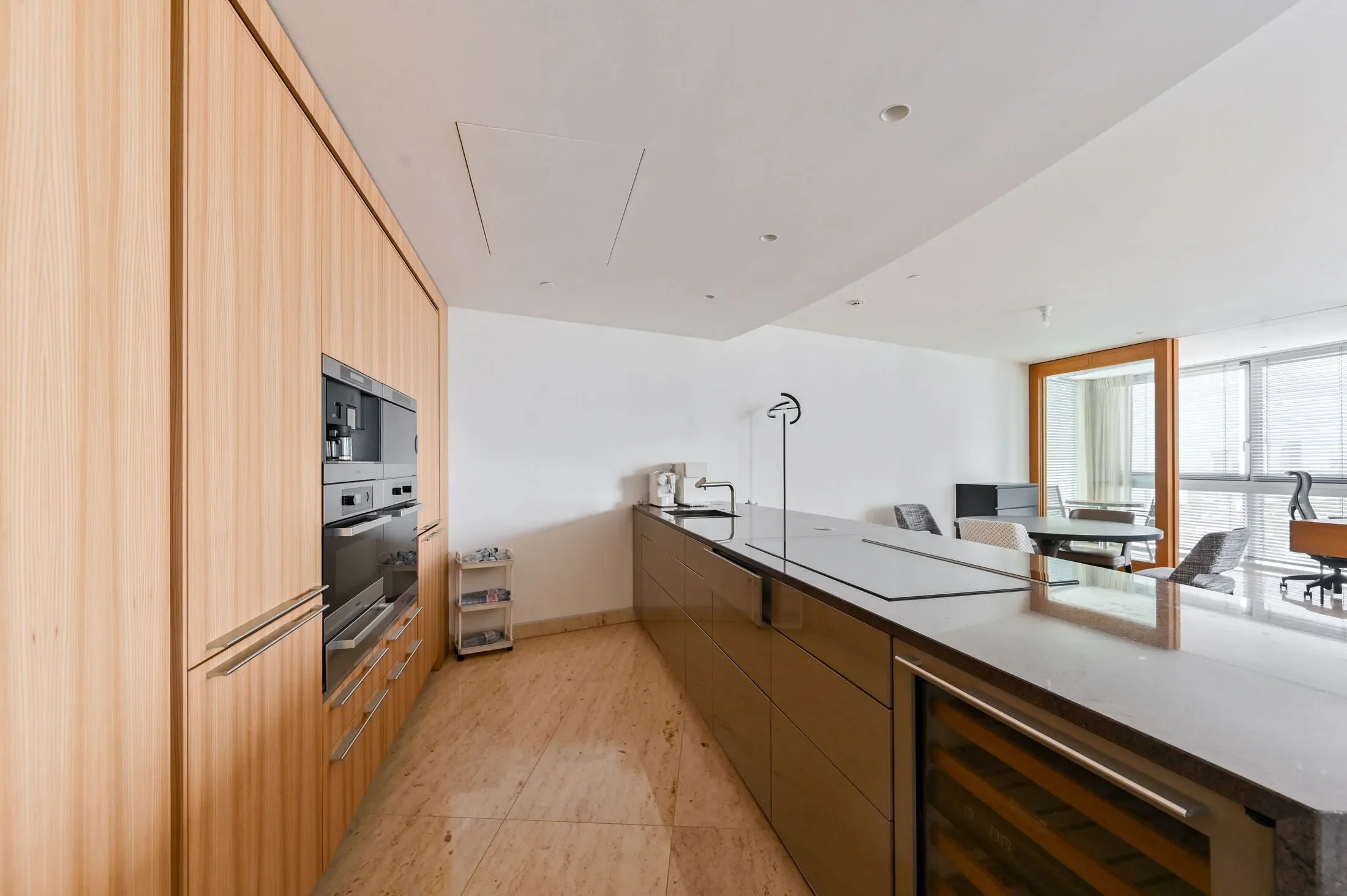 Flat Nine Elms Lane in Greater London