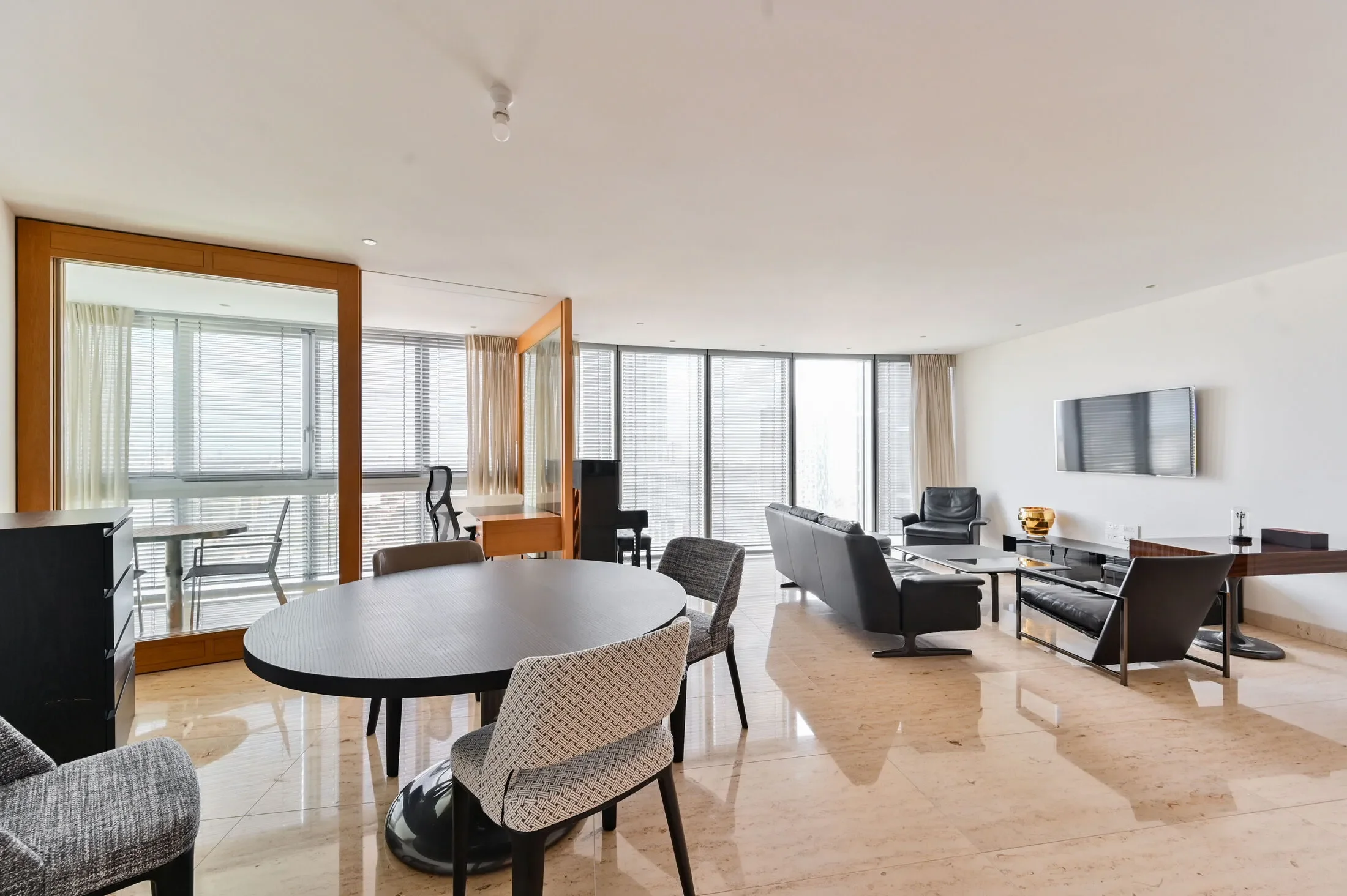 Flat Nine Elms Lane in Greater London