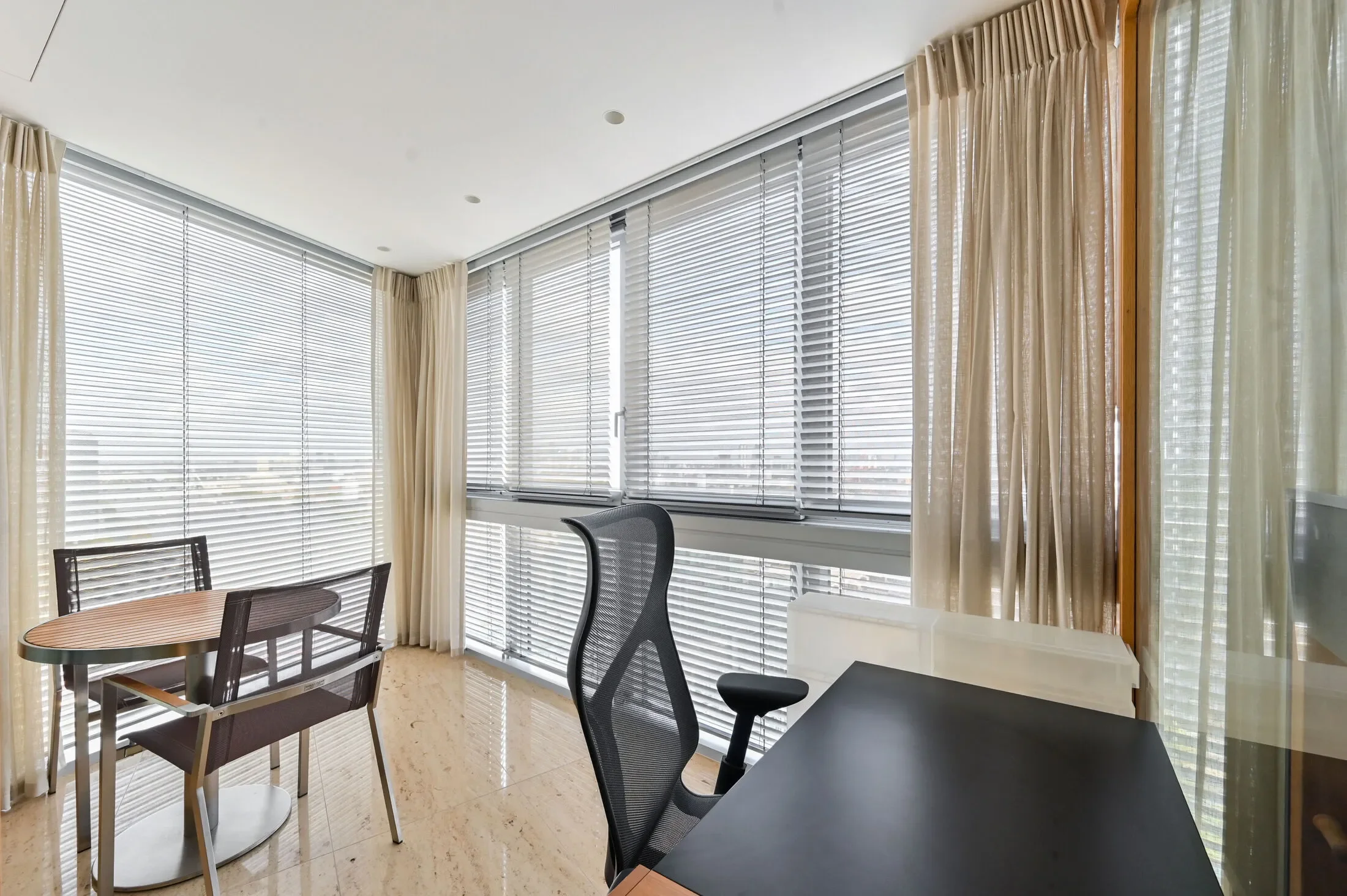 Flat Nine Elms Lane in Greater London