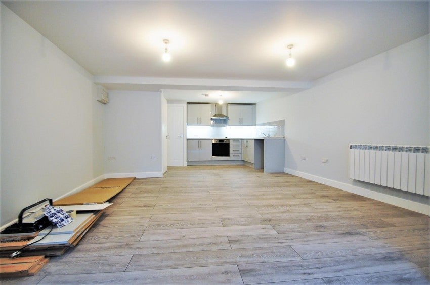 Flat Westdale Road in Greater London