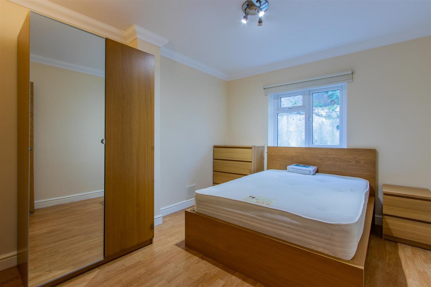 Flat Senghennydd Road in Cardiff