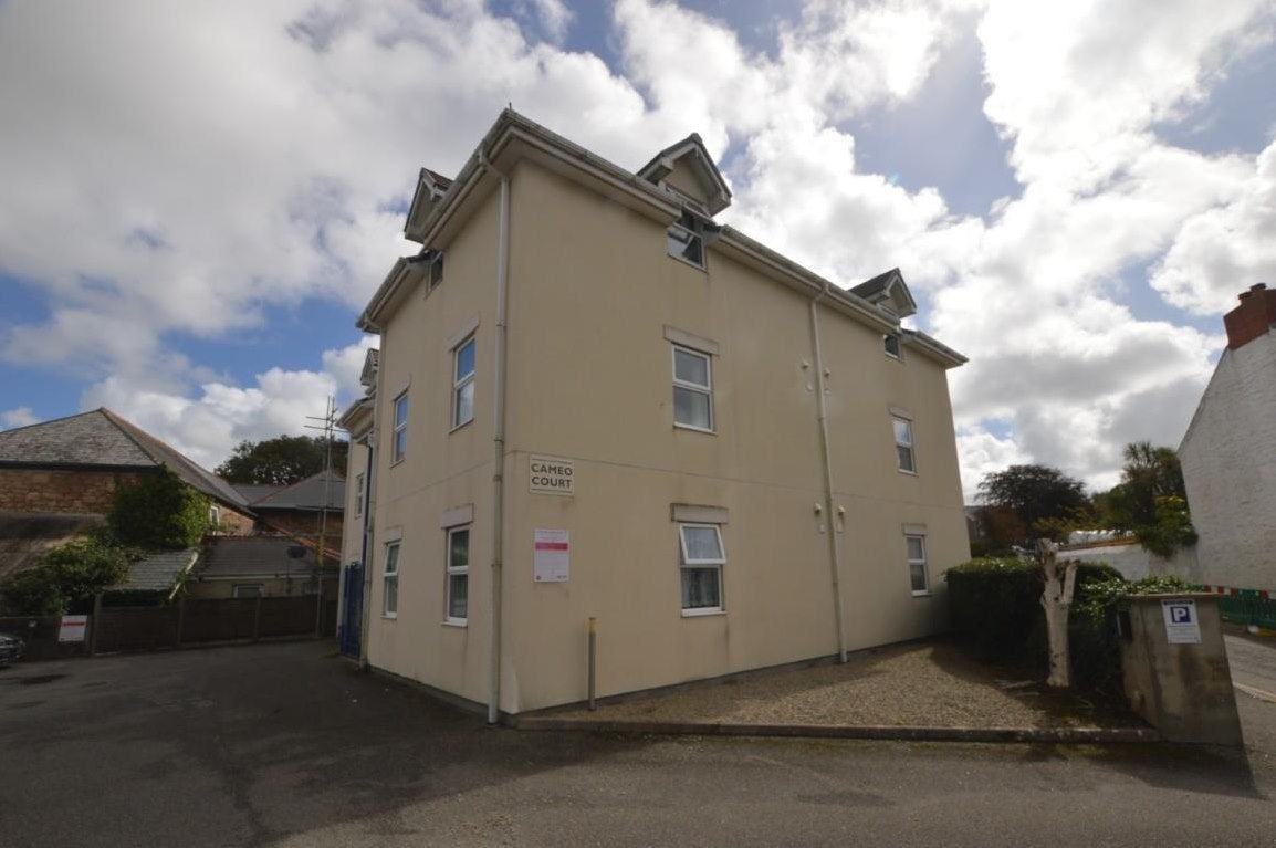 Flat South Roskear Terrace in Camborne