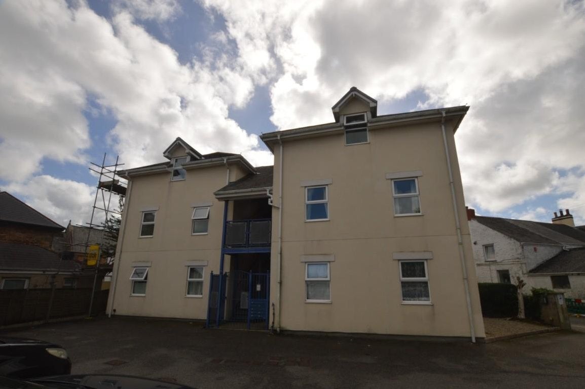 Flat South Roskear Terrace in Camborne