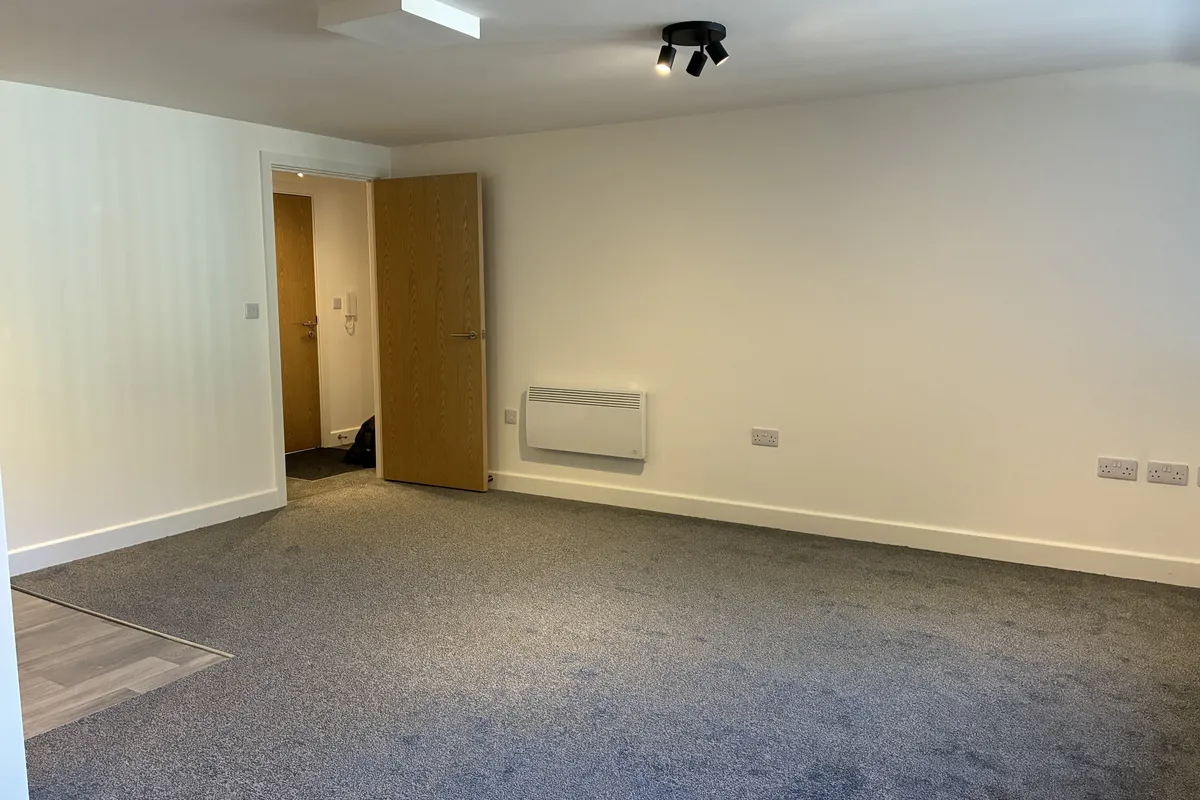 Flat Glumangate in Chesterfield