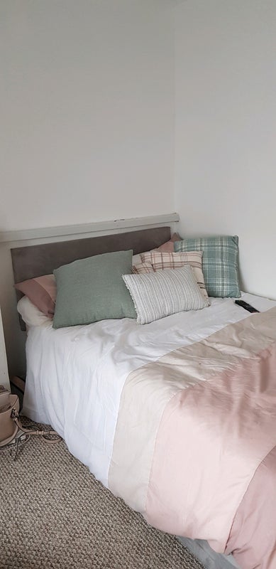 Room Cannon Hill Lane in Greater London