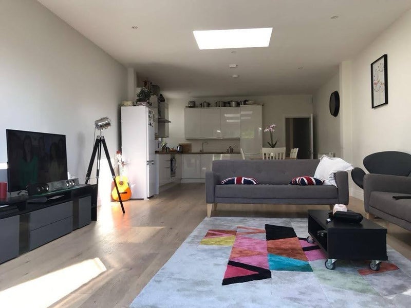 Room Angles Road in Greater London