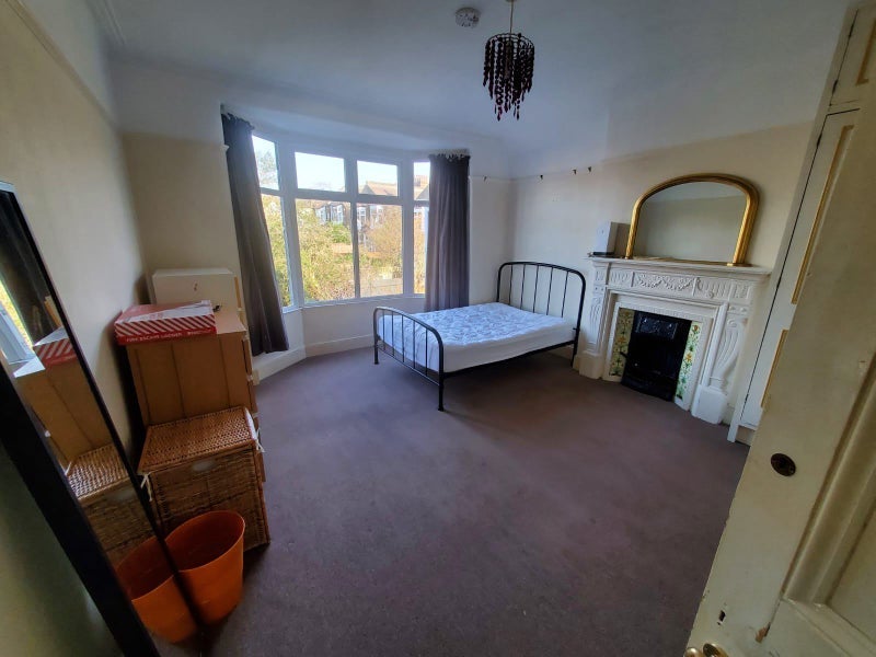 Room Heybridge Avenue in Greater London