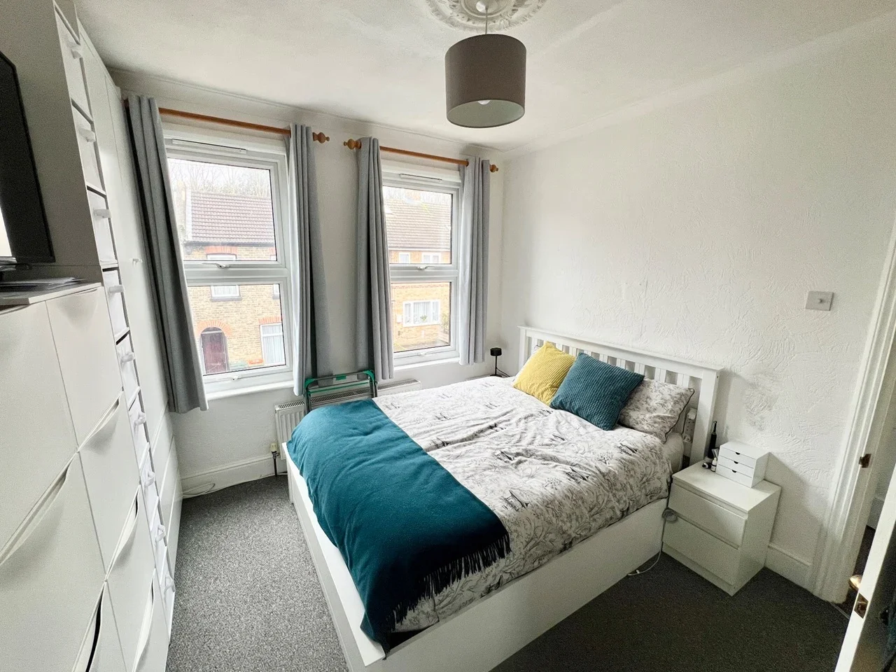 Flat Emma Road in Greater London
