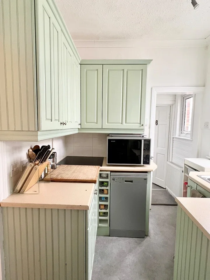 Flat Emma Road in Greater London