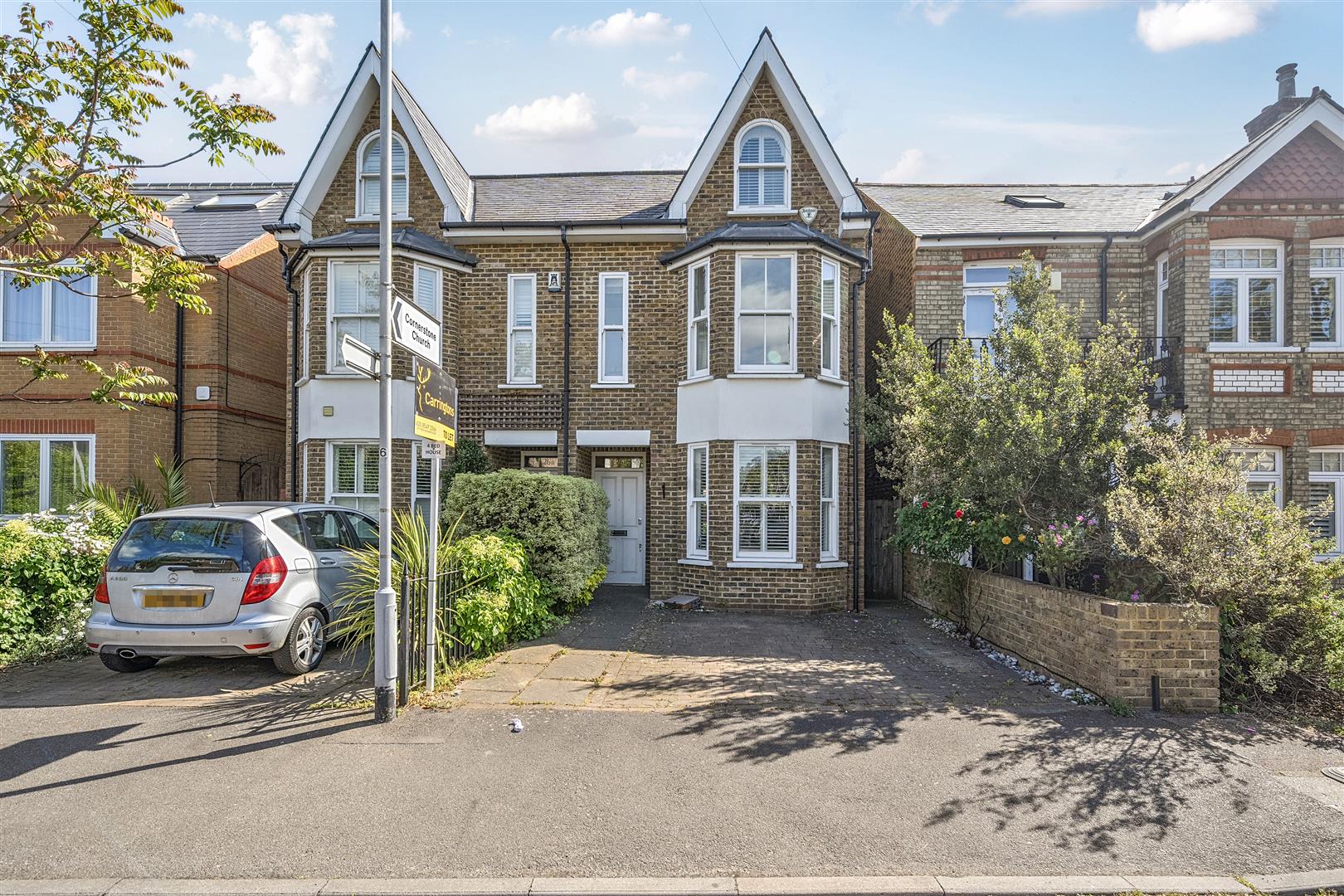 House Clifton Road in Greater London