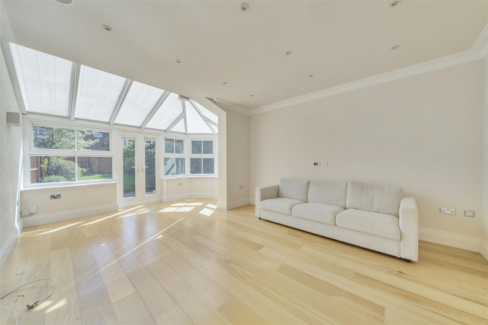 House Clifton Road in Greater London