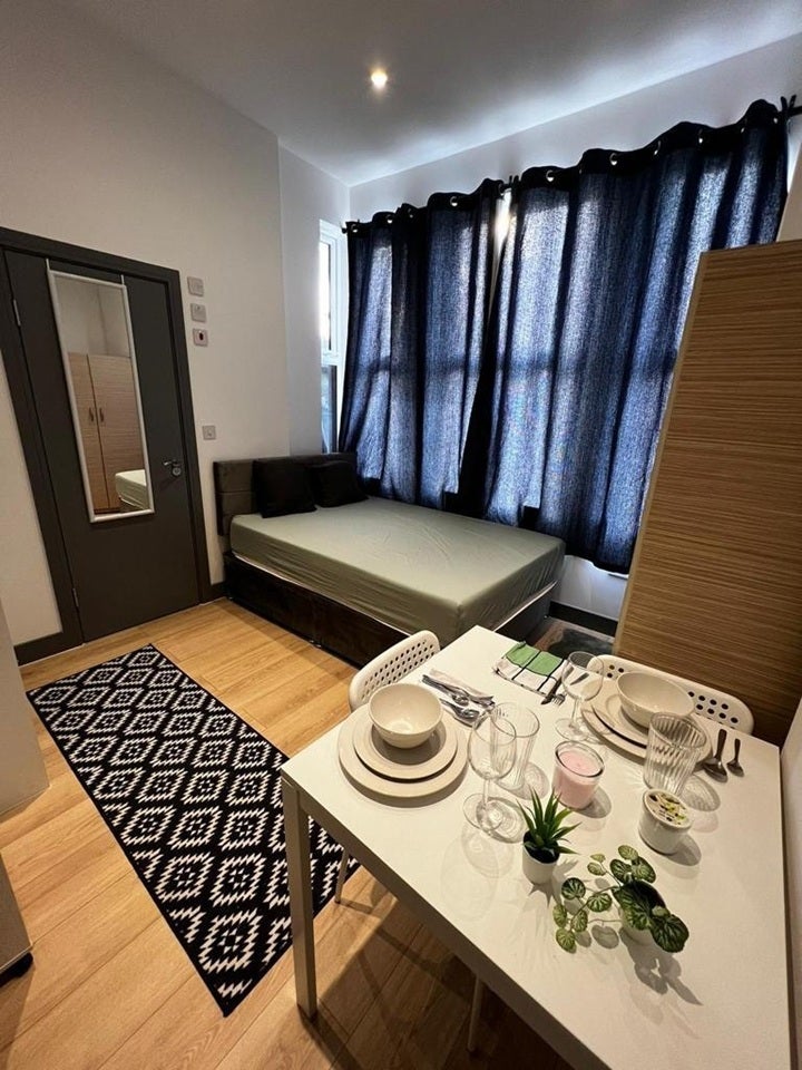 Room Eastwood Street in Greater London
