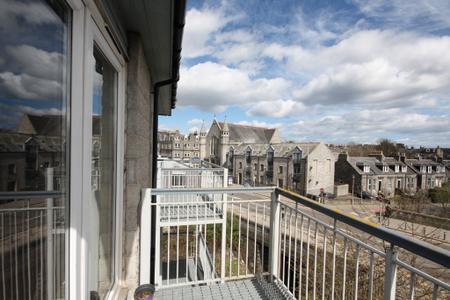 Room Willowdale Place in Aberdeen City