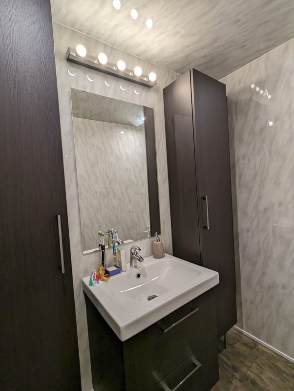Room Leven Street in Renton