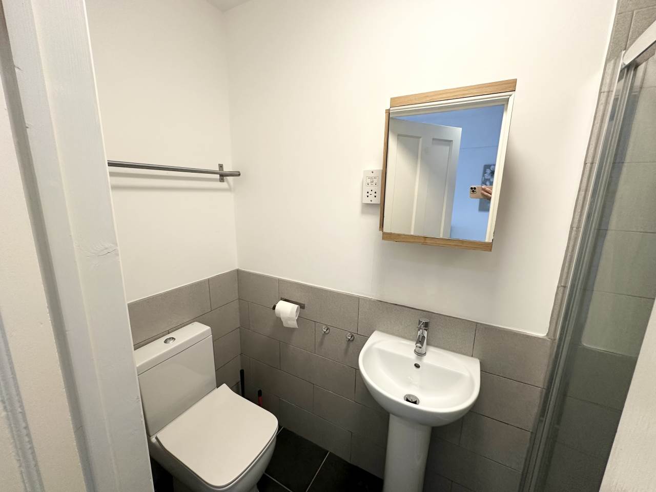 Room Burley Road in Leeds