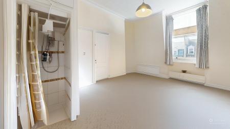 Flat First Avenue in Hove