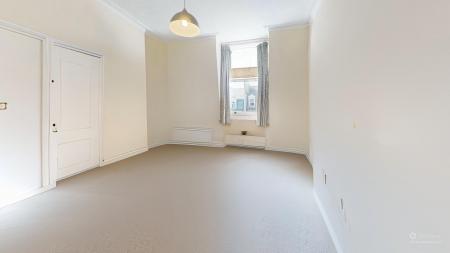 Flat First Avenue in Hove