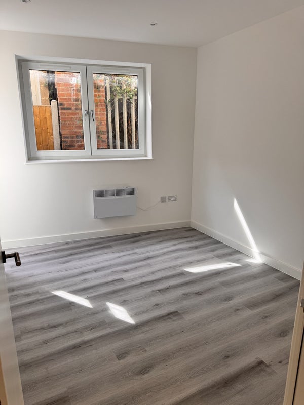 Flat Bakers Avenue in Greater London