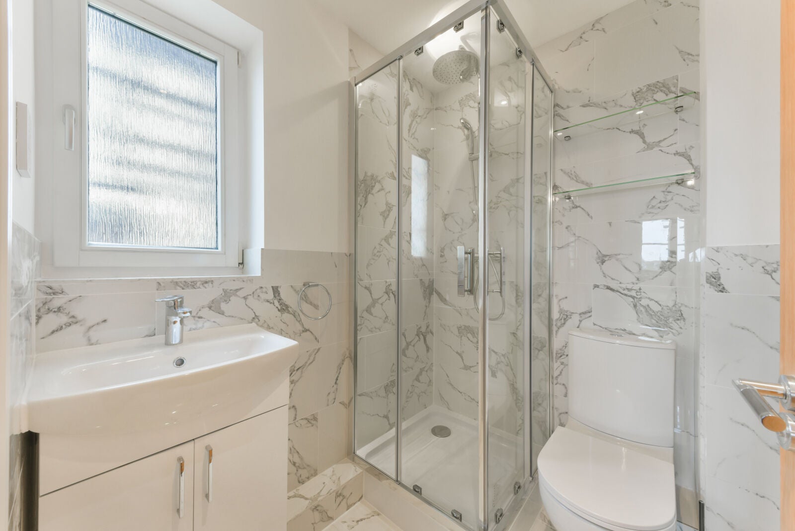 Flat Greenview Drive in Greater London