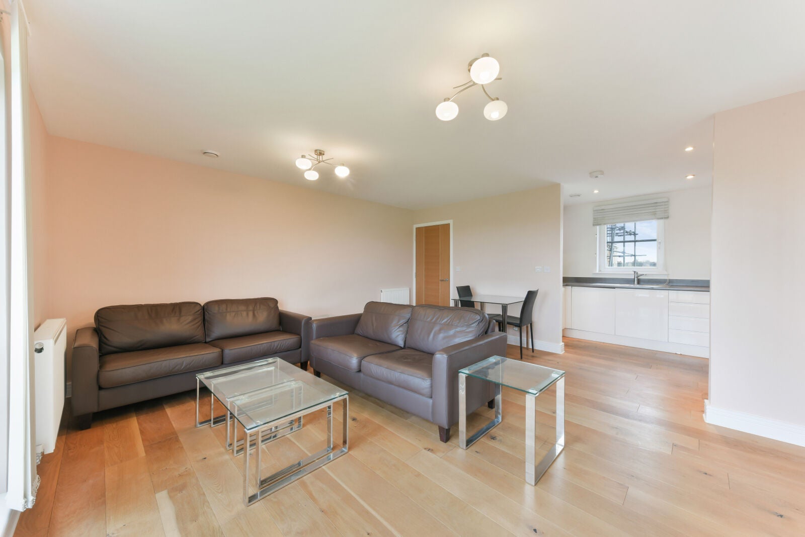 Flat Greenview Drive in Greater London