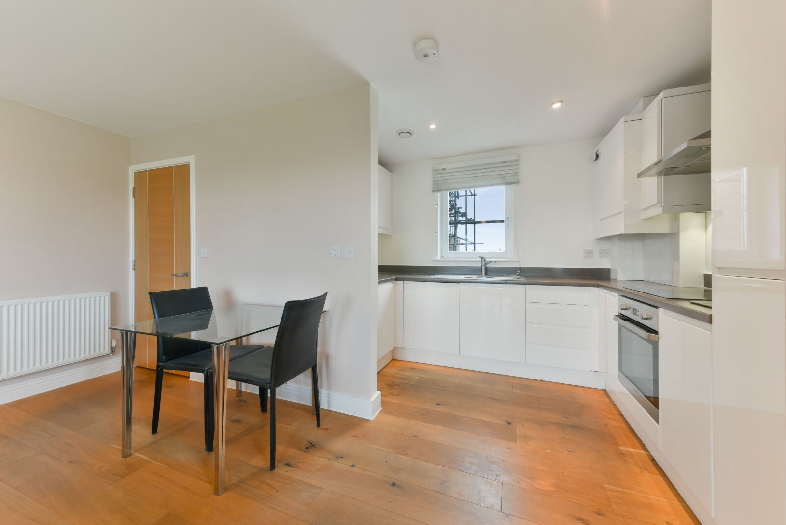 Flat Greenview Drive in Greater London