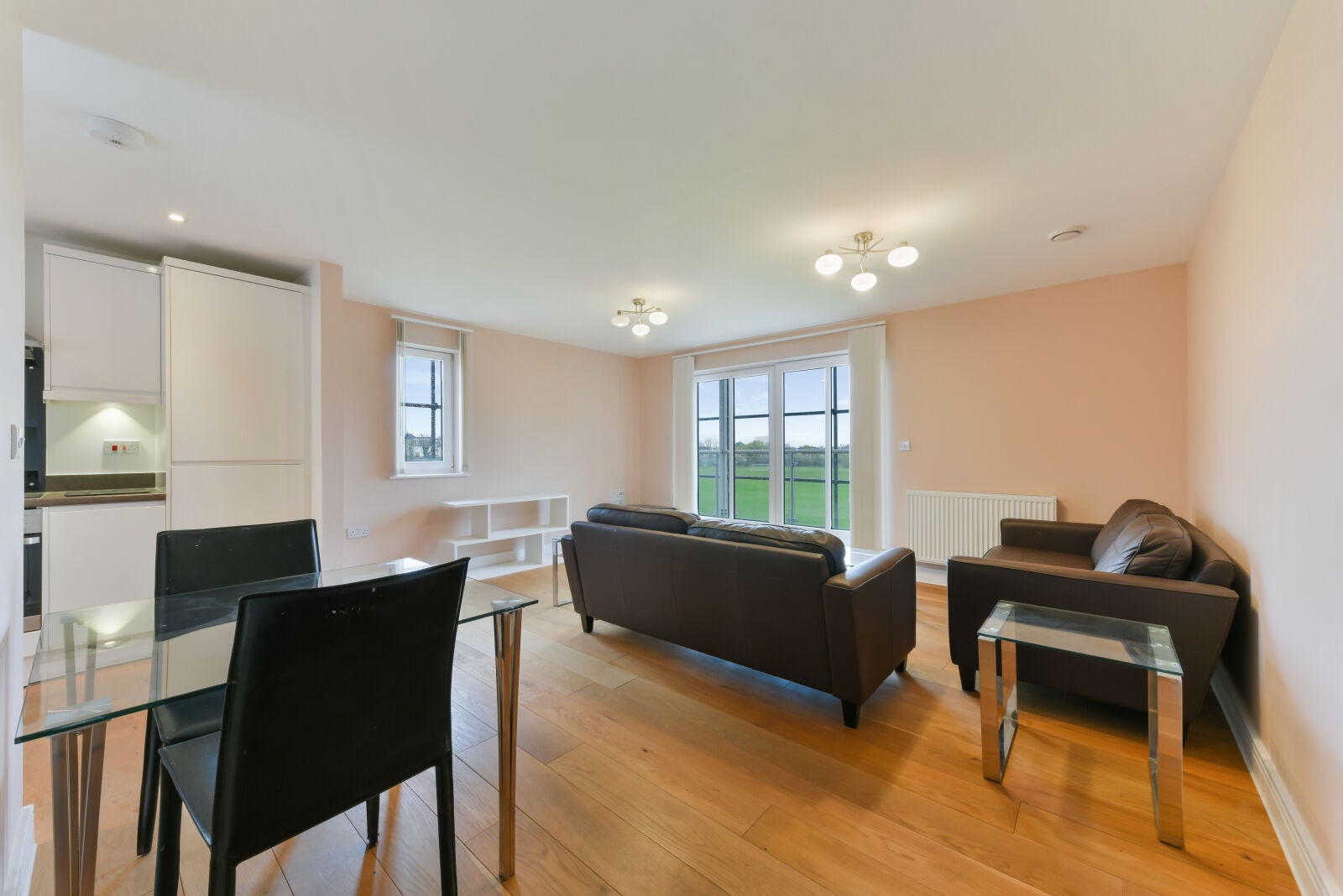 Flat Greenview Drive in Greater London