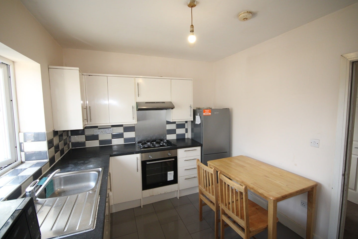 Flat Woodside Avenue in Greater London