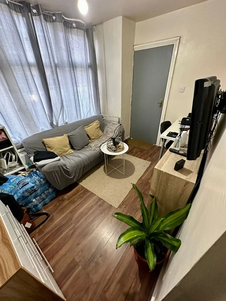 Flat Raddlebarn Road in Birmingham