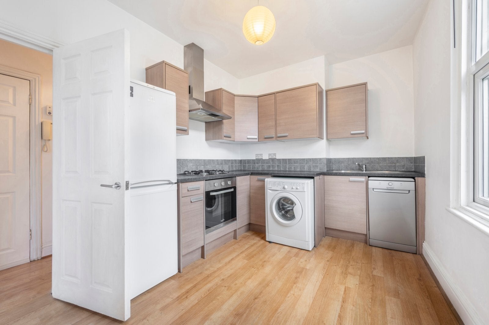 Flat Cardwell Road in Greater London
