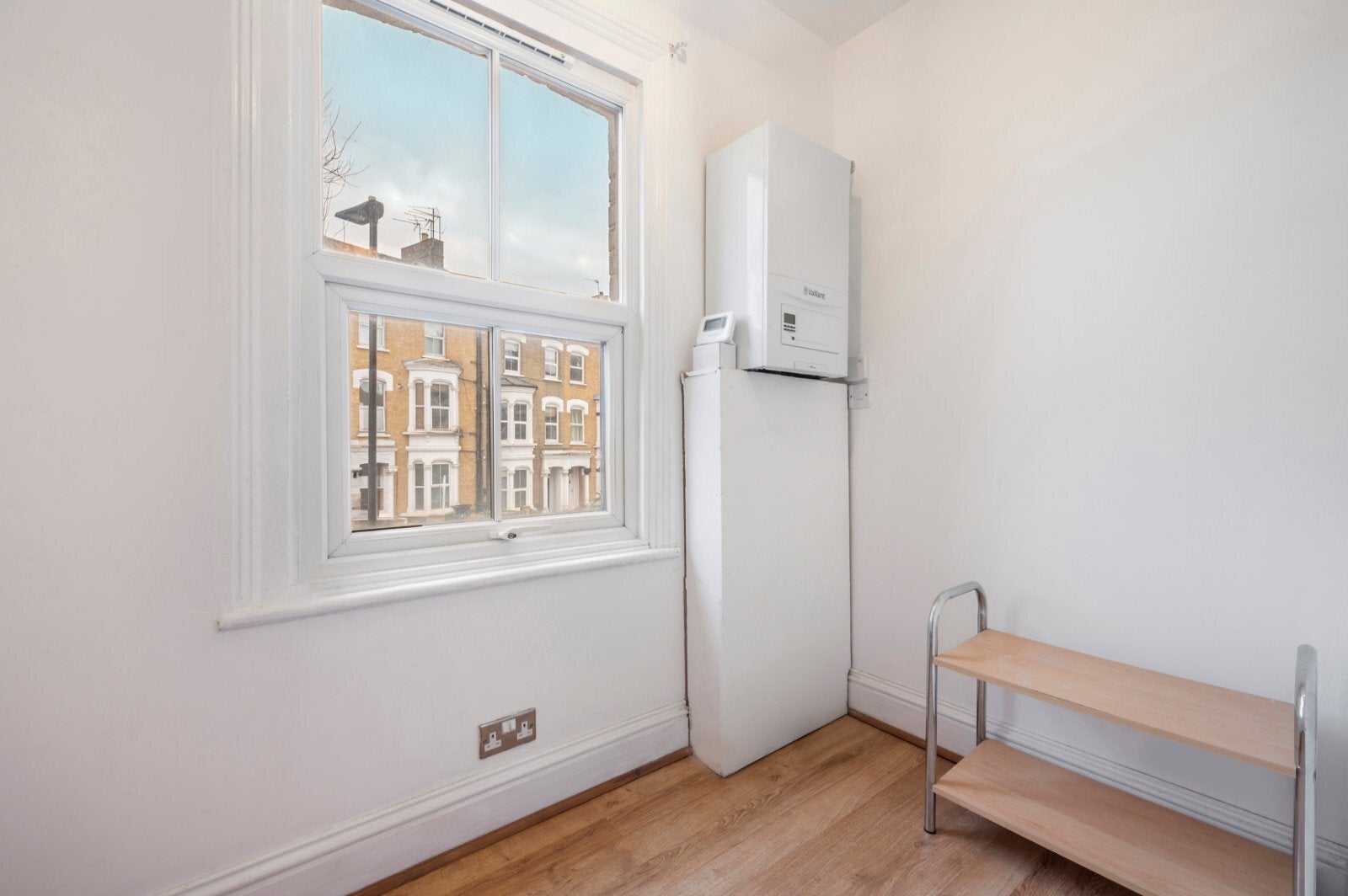 Flat Cardwell Road in Greater London