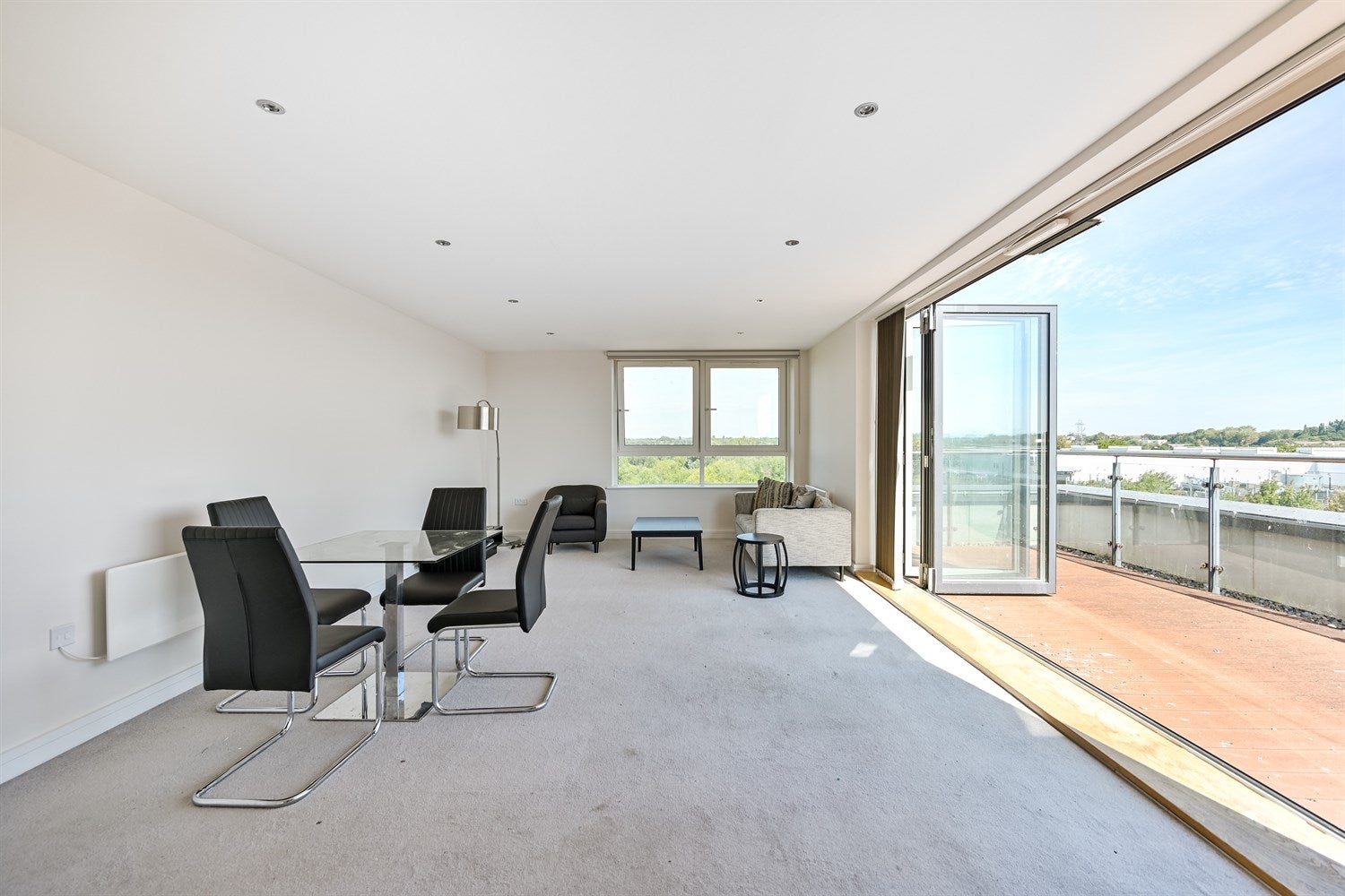 Flat Padworth Avenue in Reading