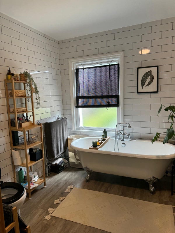 Room Daisy Road in Greater London