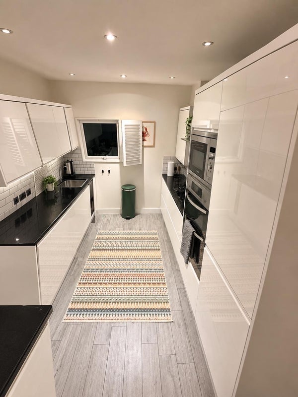 Room Daisy Road in Greater London