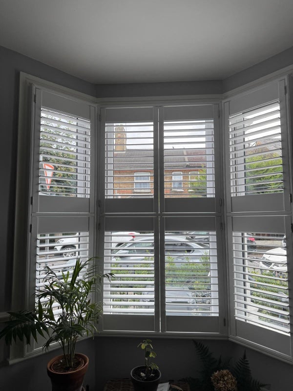 Room Daisy Road in Greater London