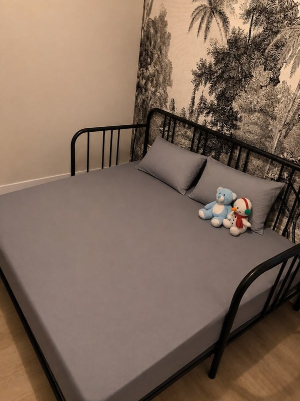 Room Daisy Road in Greater London