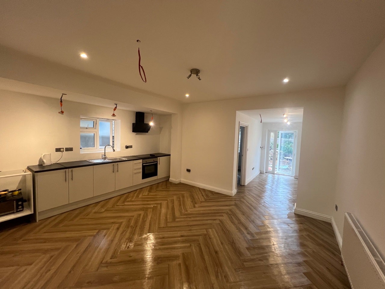 Flat Spring Grove Road in Greater London