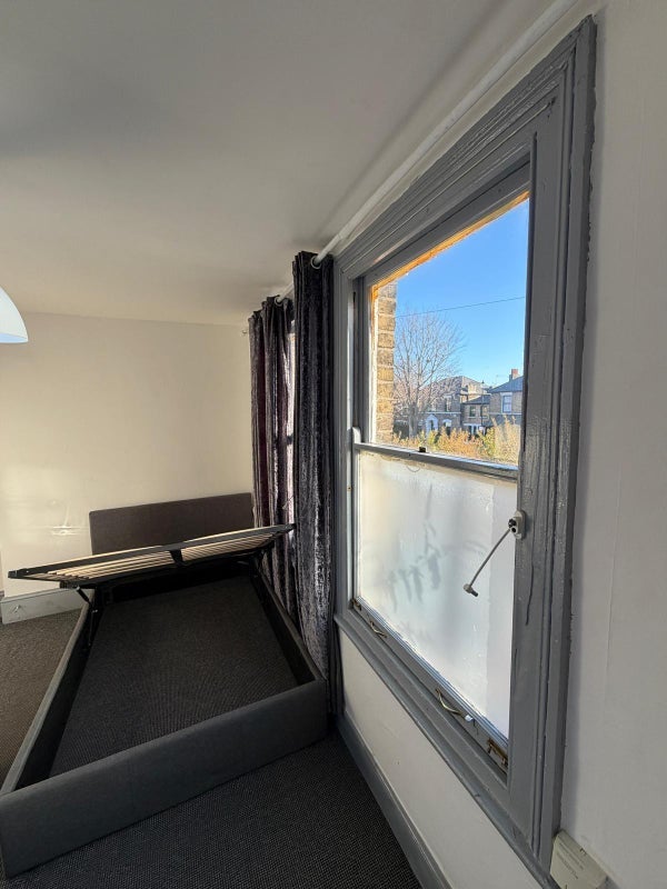 Room Claremont Road in Greater London