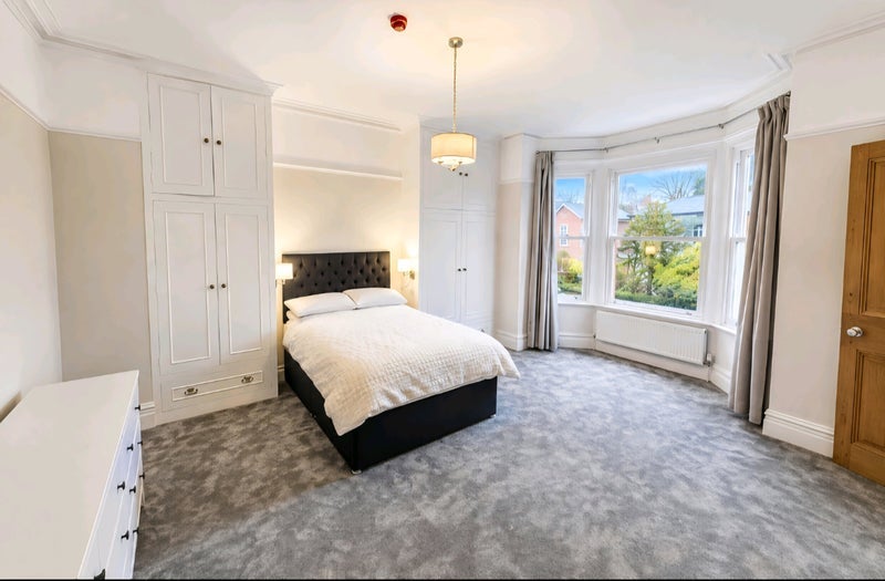 Room Belgrave Crescent in Manchester
