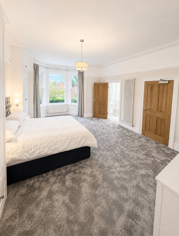 Room Belgrave Crescent in Manchester