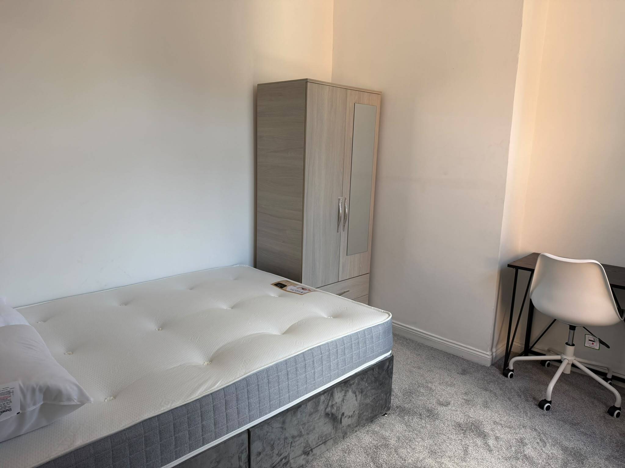 Room Walthall Street in Crewe