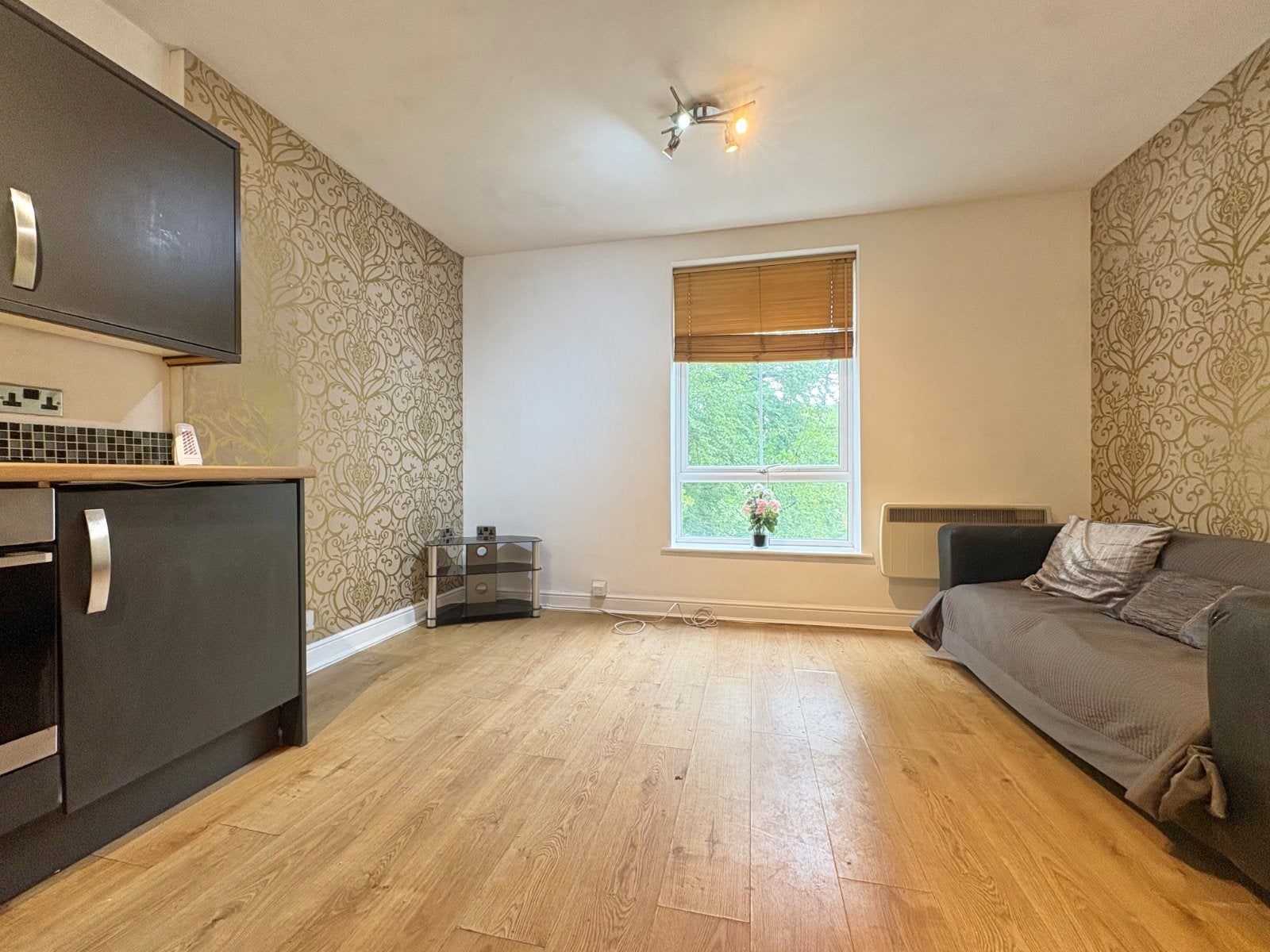 Flat Meanwood Road in Leeds