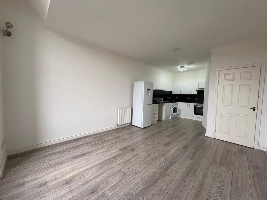 Flat Clarendon Place in Glasgow