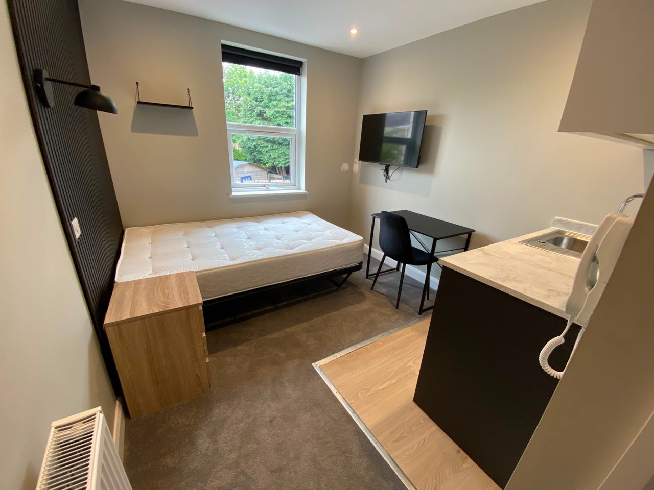 Room Ashley Road in Poole